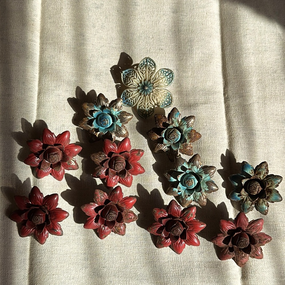 Vintage antique flower curtain tie backs pins tacks red & Blue chippy 1930-1940s